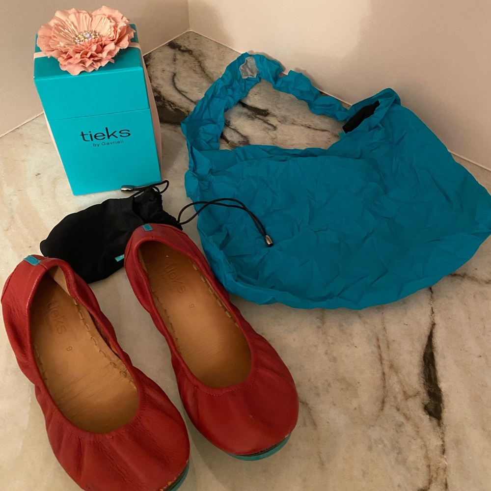 Original box, tags and bag (never used). Flats worn but still lots of life.